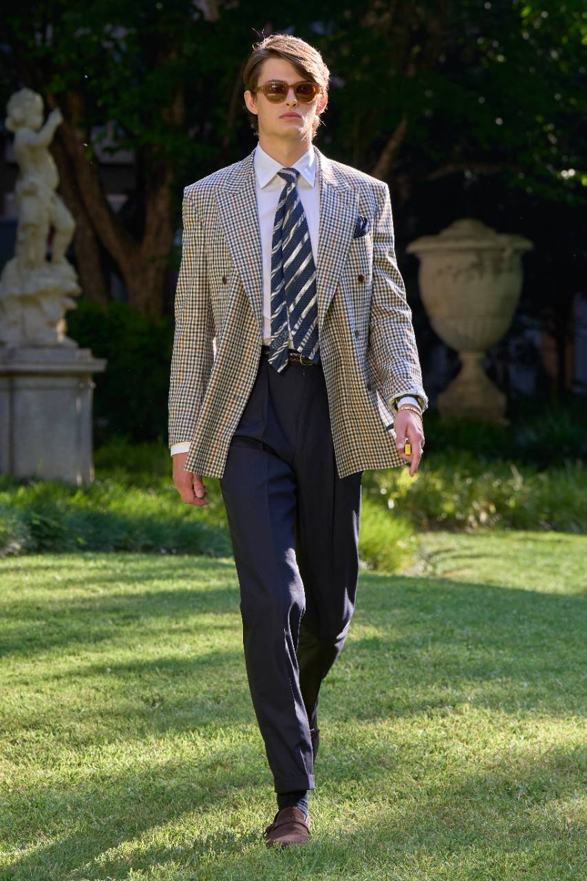 Neden Prada, Son Erkek Koleksiyonunda Pantolonsuzluğa Gitti?