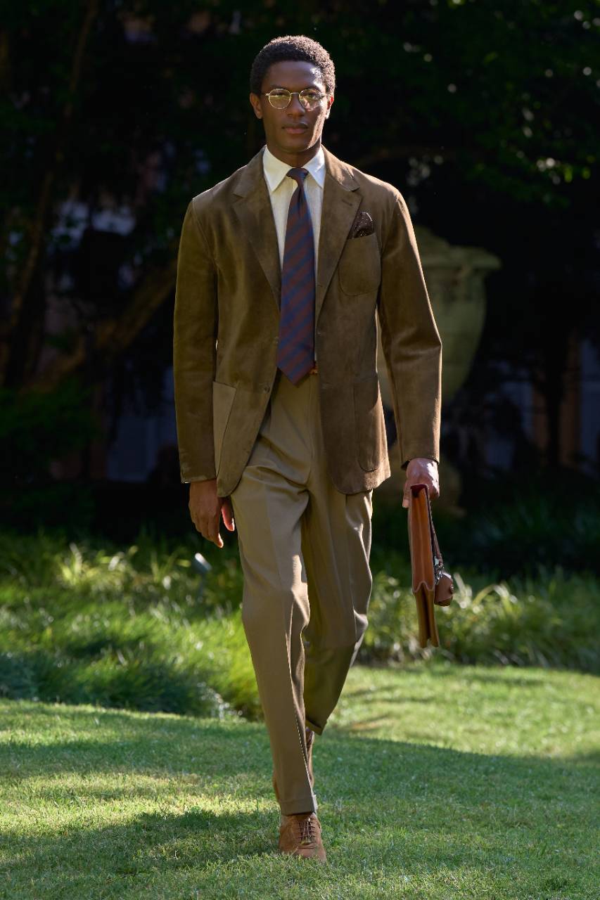 Neden Prada, Son Erkek Koleksiyonunda Pantolonsuzluğa Gitti?