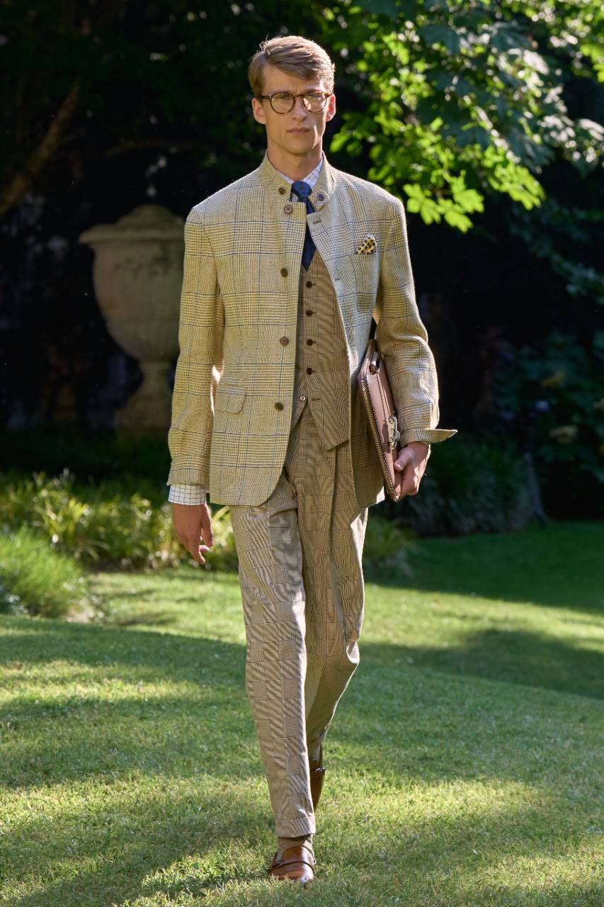 Neden Prada, Son Erkek Koleksiyonunda Pantolonsuzluğa Gitti?