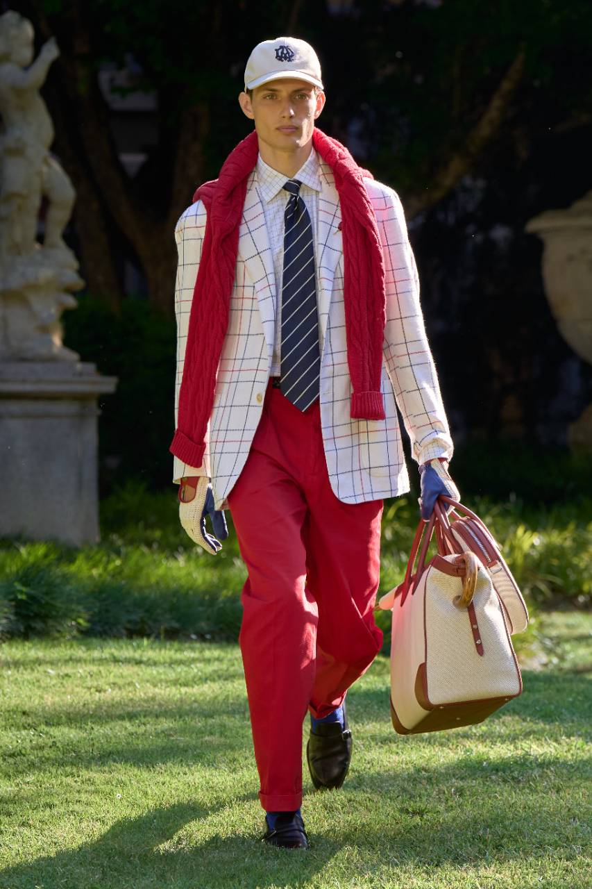 Neden Prada, Son Erkek Koleksiyonunda Pantolonsuzluğa Gitti?