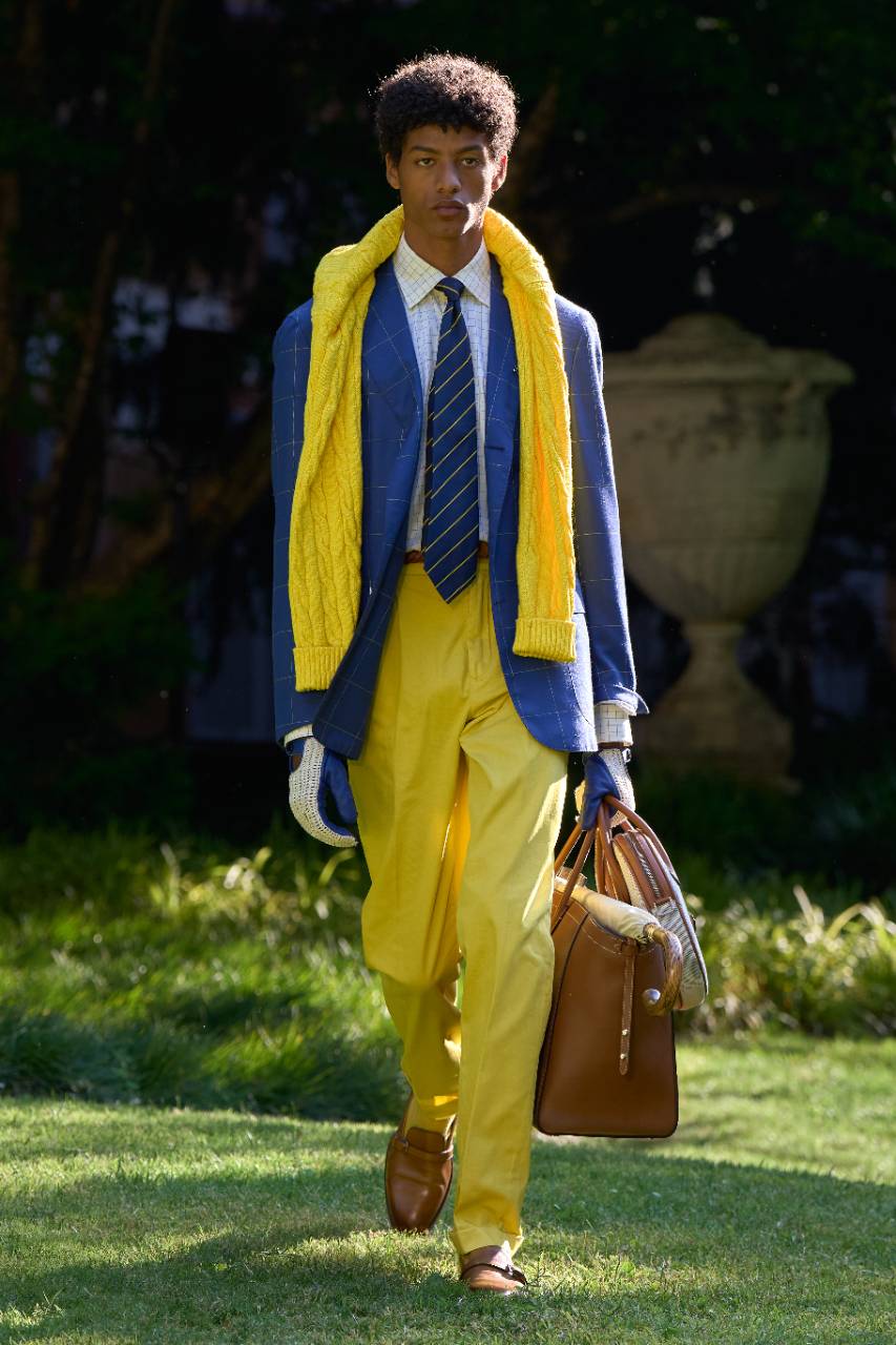 Neden Prada, Son Erkek Koleksiyonunda Pantolonsuzluğa Gitti?