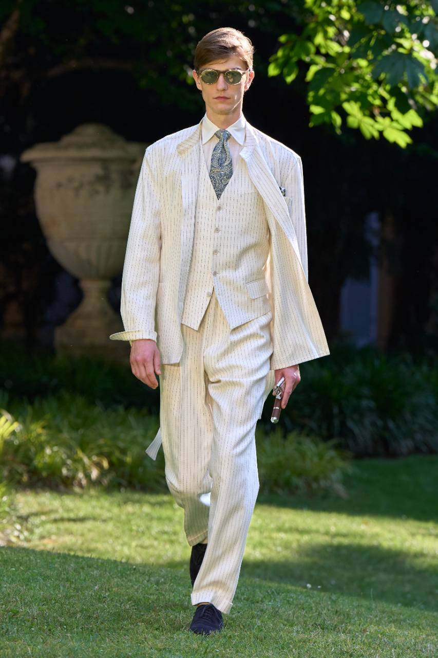 Neden Prada, Son Erkek Koleksiyonunda Pantolonsuzluğa Gitti?