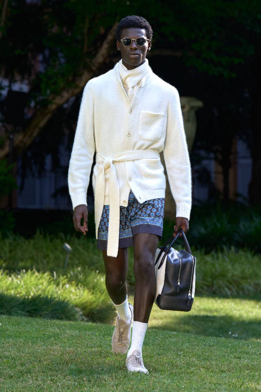 Neden Prada, Son Erkek Koleksiyonunda Pantolonsuzluğa Gitti?