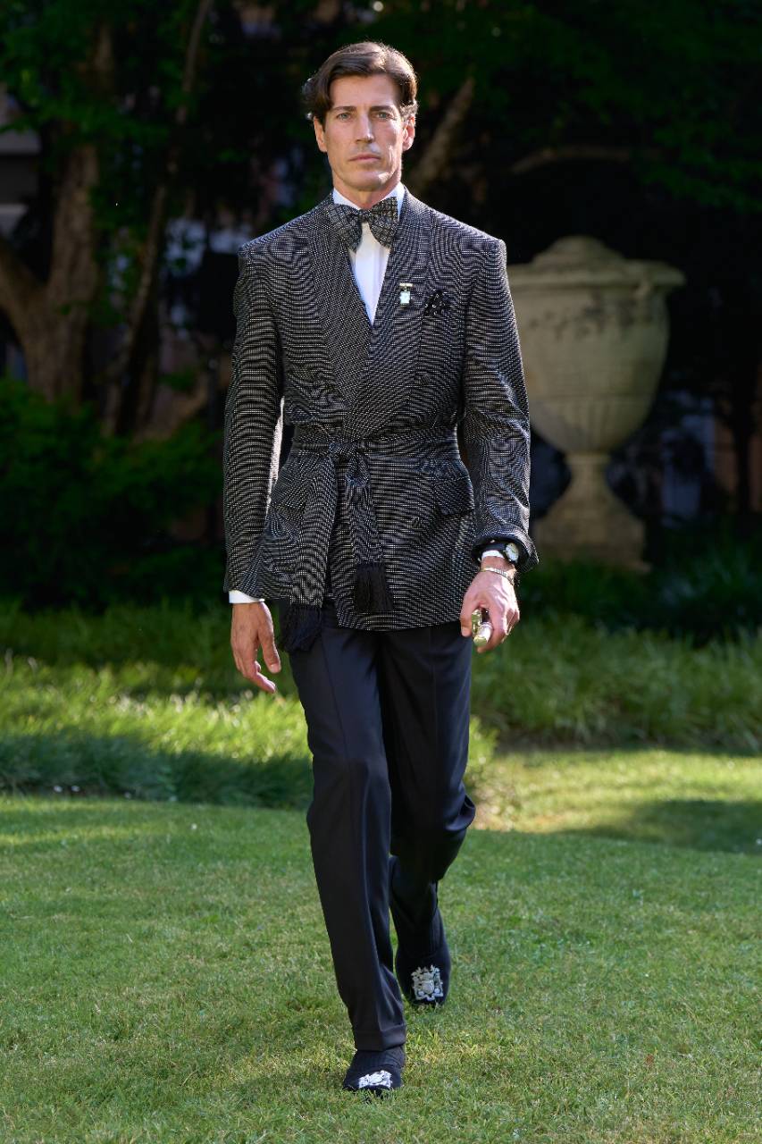 Neden Prada, Son Erkek Koleksiyonunda Pantolonsuzluğa Gitti?