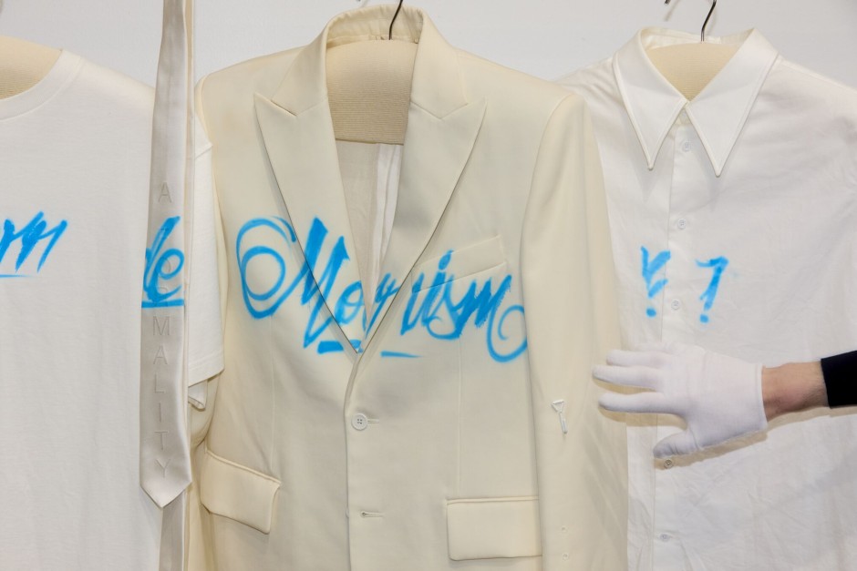 “Modernism” Met Gala Smokin