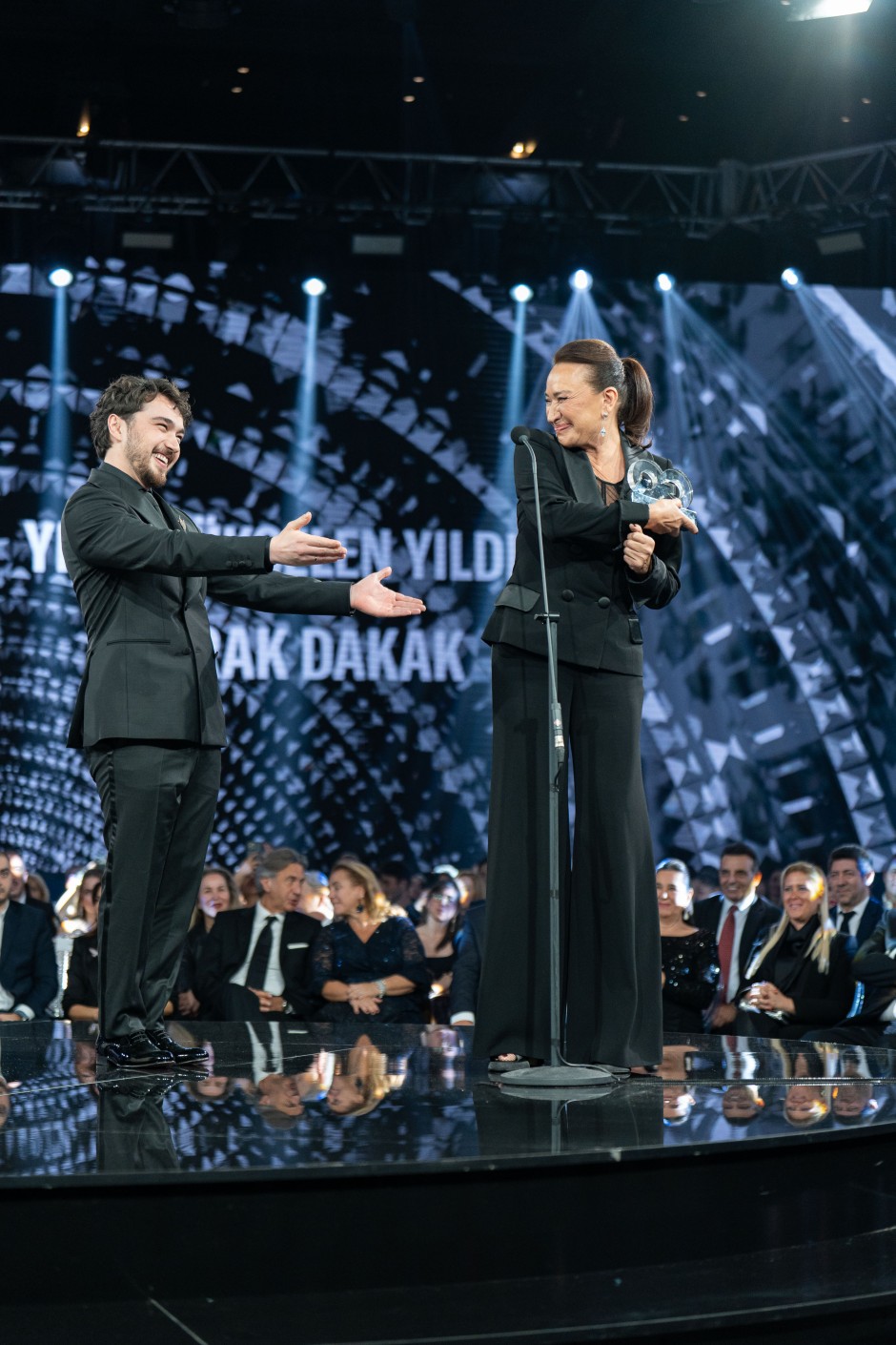 Demet Akbağ ve Burak Dakak