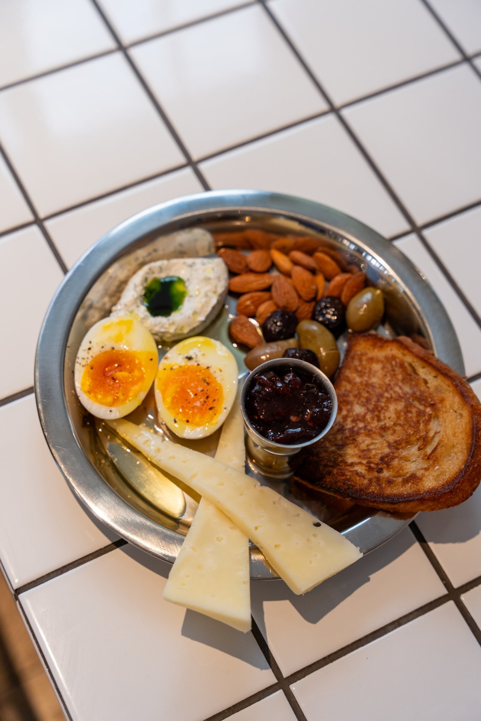 Nişantaşı’nda Günün Ritmini Yakalayan Bir Durak: Servant