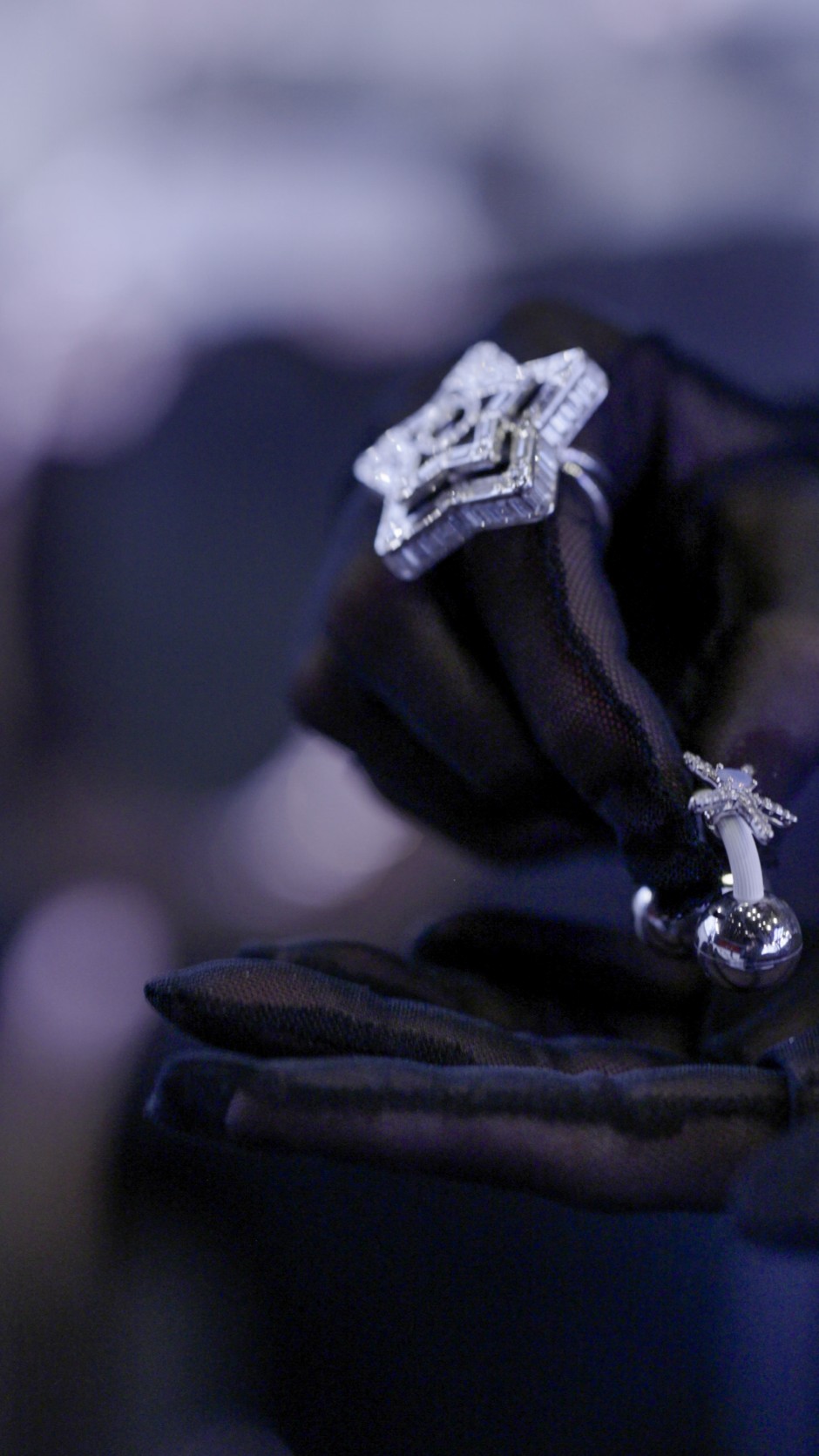 Sahne Arkasında İletişim, Sahne Önünde Işıltı: GQ MOTY 2025’te Kulaklığın Yeni Formu