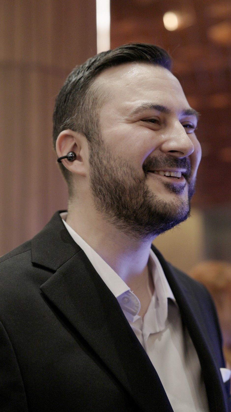 Sahne Arkasında İletişim, Sahne Önünde Işıltı: GQ MOTY 2025’te Kulaklığın Yeni Formu