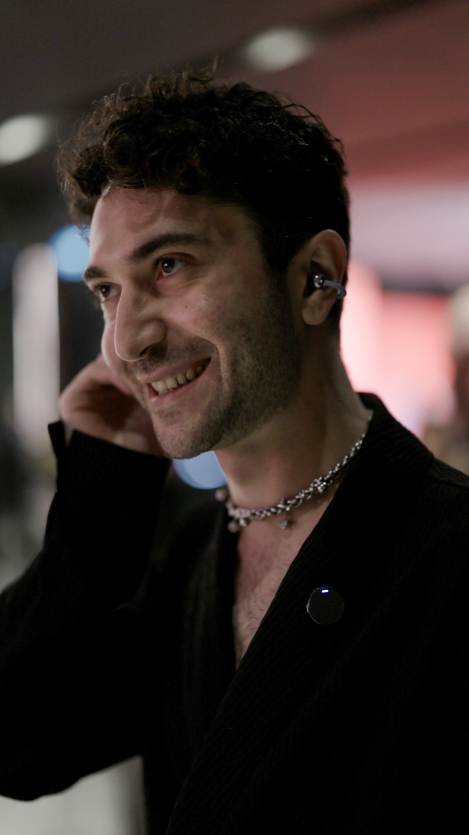 Sahne Arkasında İletişim, Sahne Önünde Işıltı: GQ MOTY 2025’te Kulaklığın Yeni Formu