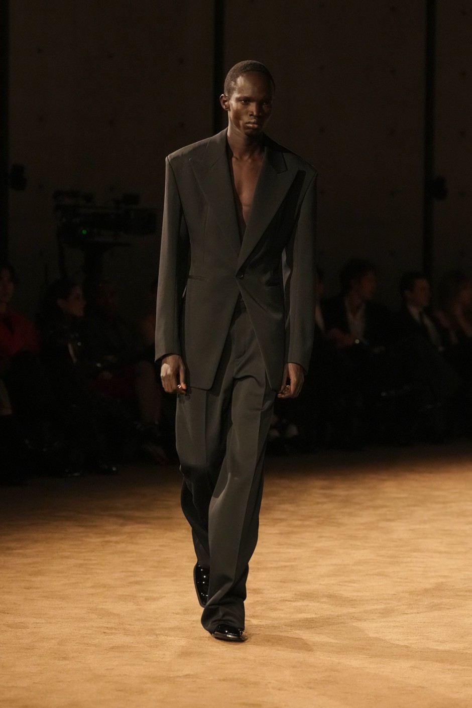 Paris Erkek Moda Haftası: Saint Laurent Kış 2026 Erkek Giyim Koleksiyonu