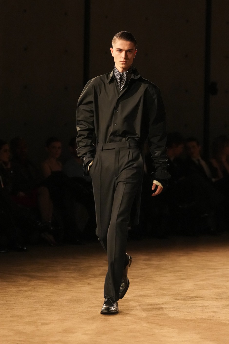 Paris Erkek Moda Haftası: Saint Laurent Kış 2026 Erkek Giyim Koleksiyonu