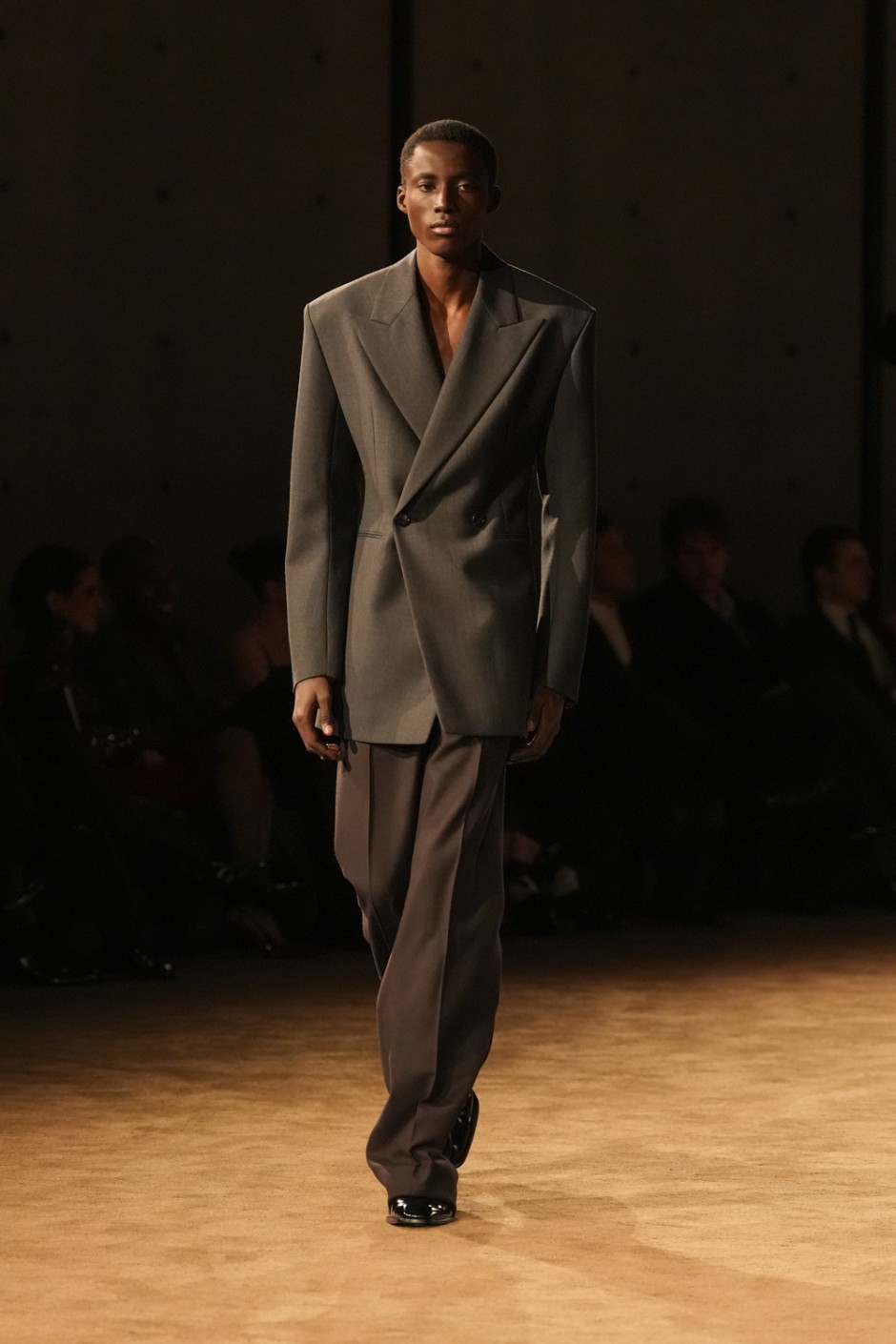 Paris Erkek Moda Haftası: Saint Laurent Kış 2026 Erkek Giyim Koleksiyonu