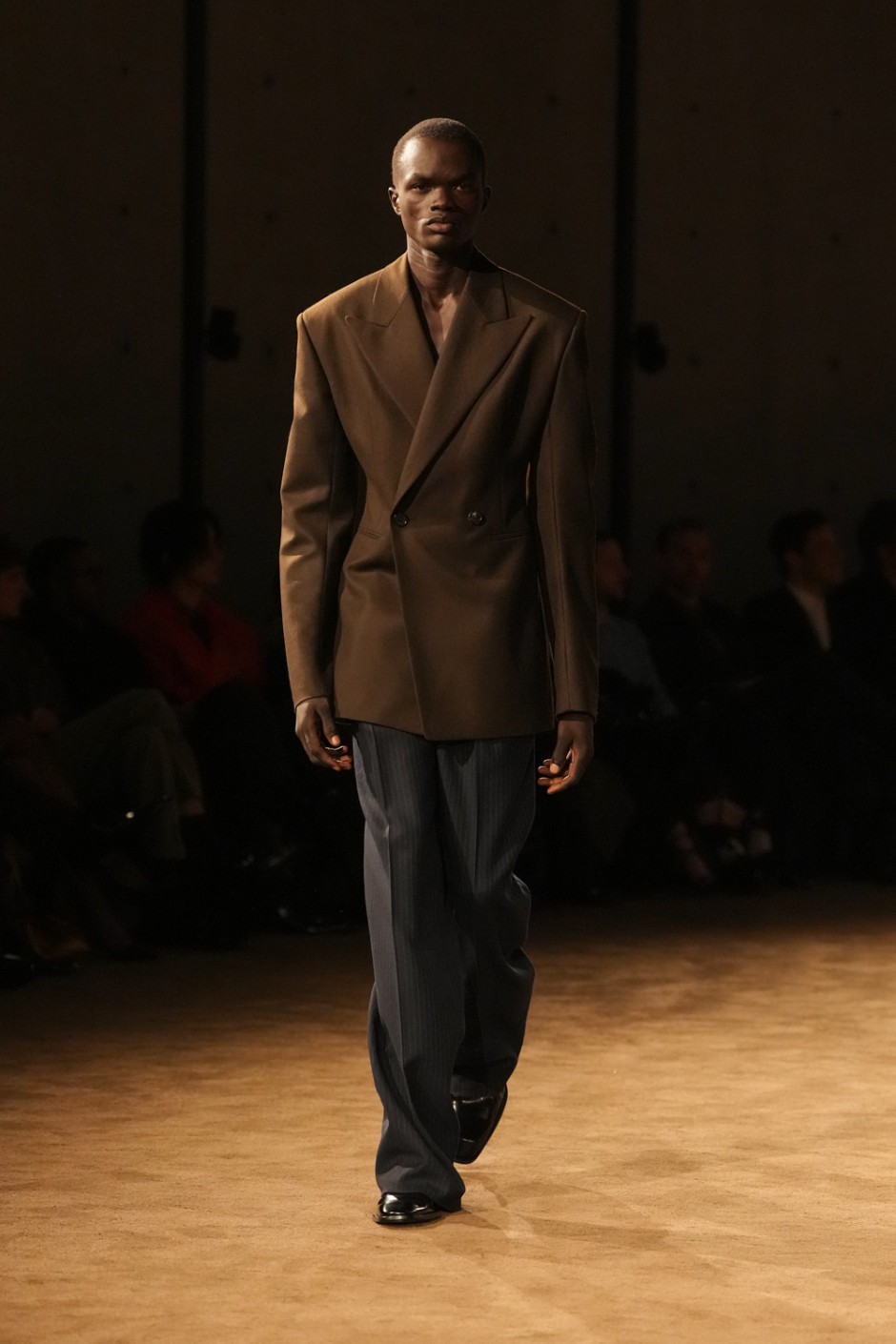 Paris Erkek Moda Haftası: Saint Laurent Kış 2026 Erkek Giyim Koleksiyonu