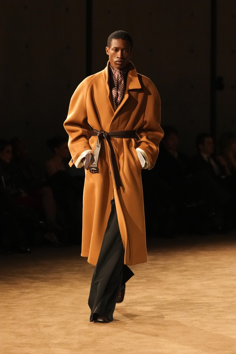 Paris Erkek Moda Haftası: Saint Laurent Kış 2026 Erkek Giyim Koleksiyonu