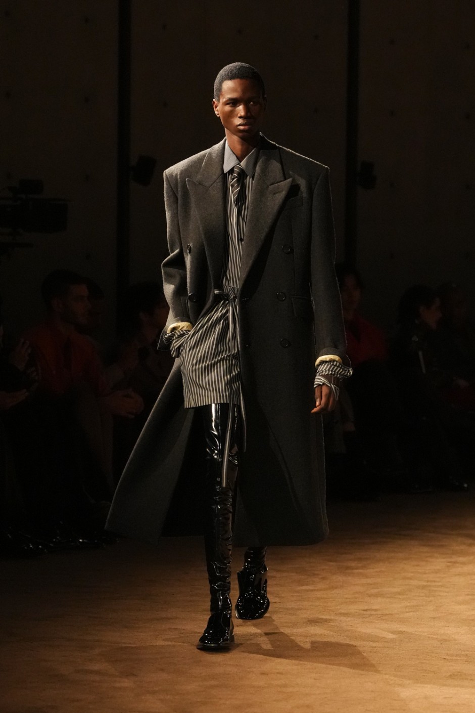 Paris Erkek Moda Haftası: Saint Laurent Kış 2026 Erkek Giyim Koleksiyonu