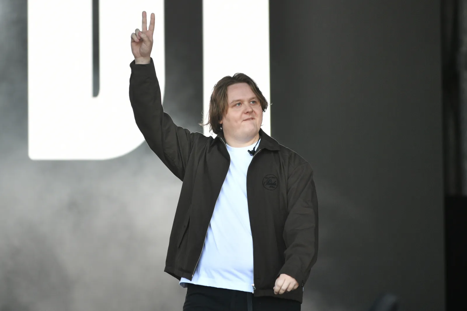 Bir Sonraki James Bond Şarkısını Kim Söyleyecek?