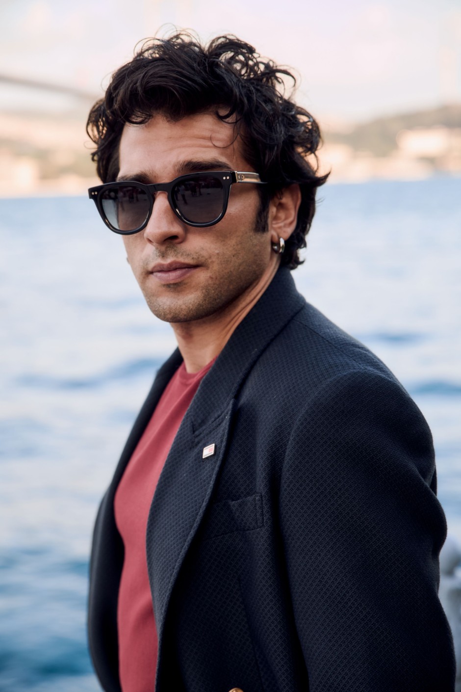 Tommy Hilfiger, Marco Asensio ile İstanbul'da İlkbahar 2026 Gözlük Kampanyasını Kutladı