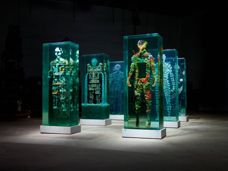 Donmuş Sinema: Dustin Yellin ile Bilincin Yolculuğu