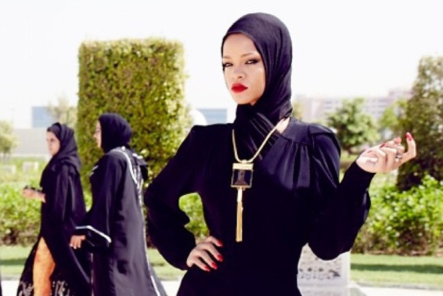 Rihanna'dan muhafazakar pozlar