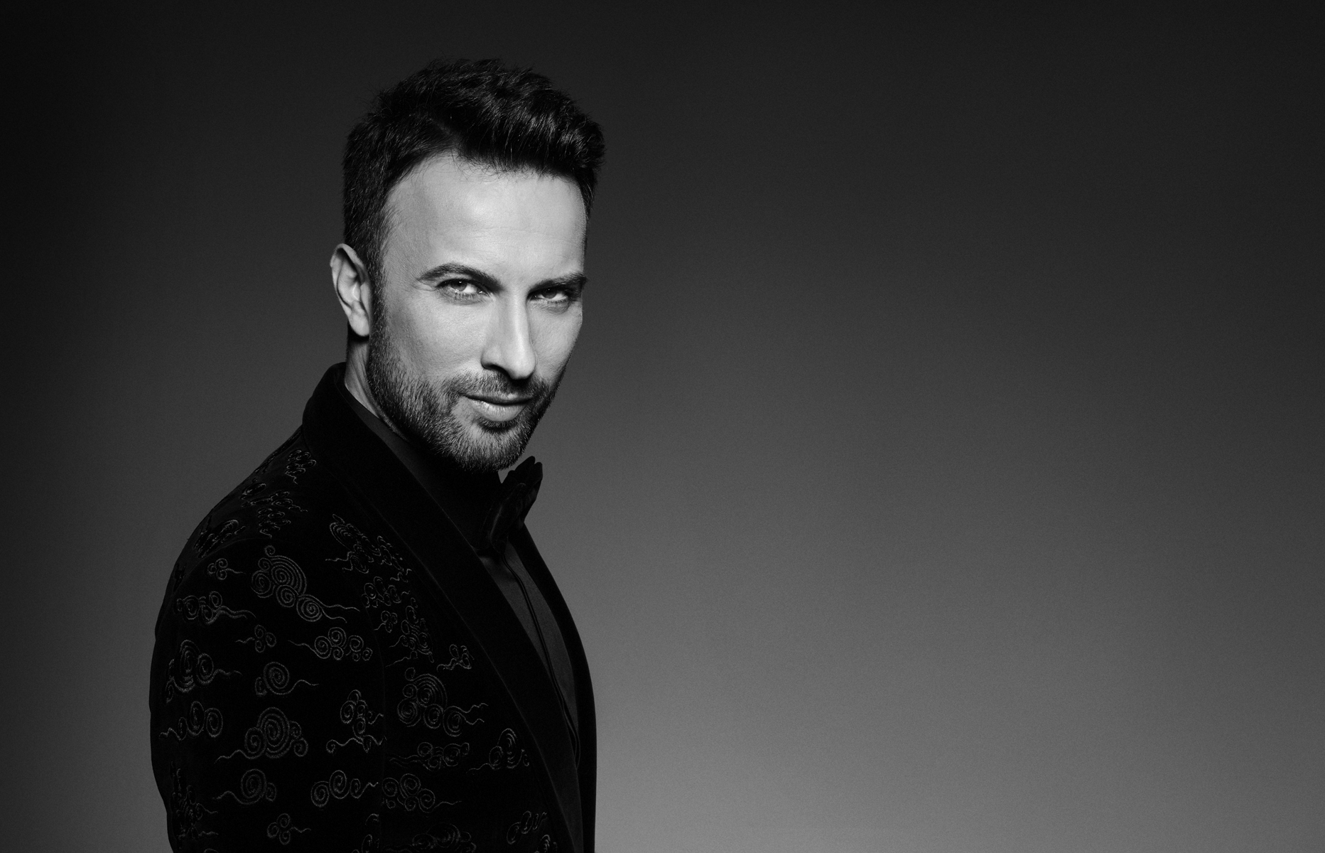 Tarkan Çok Fena Eserek Geliyor