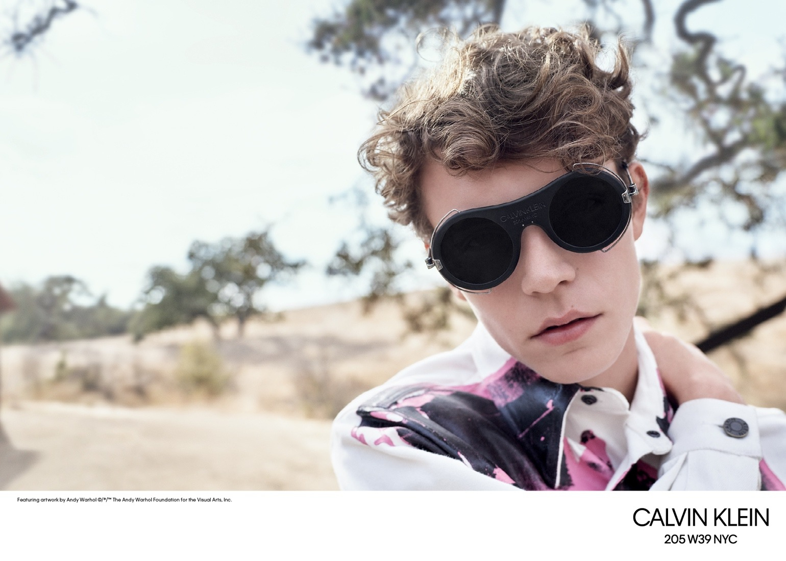 Raf Simons'dan Calvin Klein için ilk güneş gözlüğü