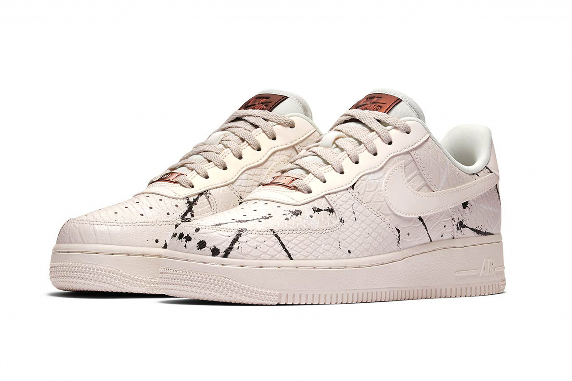 Nike Air Force’un yeni modeli “Phantom Snakeskin”