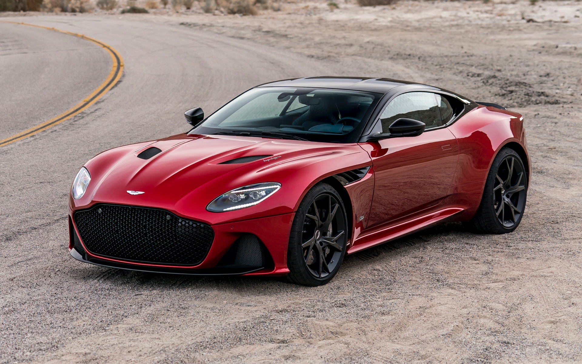 Aston Martin’in Yeni Gözdesi DBS Superleggera