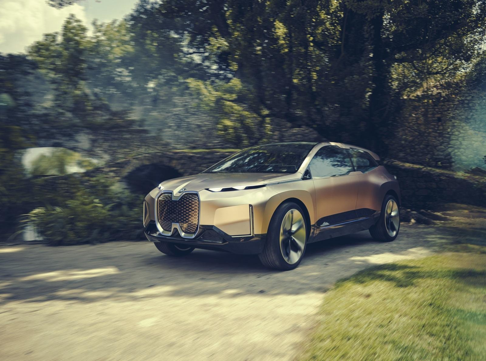 BMW Yeni Aracıyla Geleceğini İnşa Ediyor