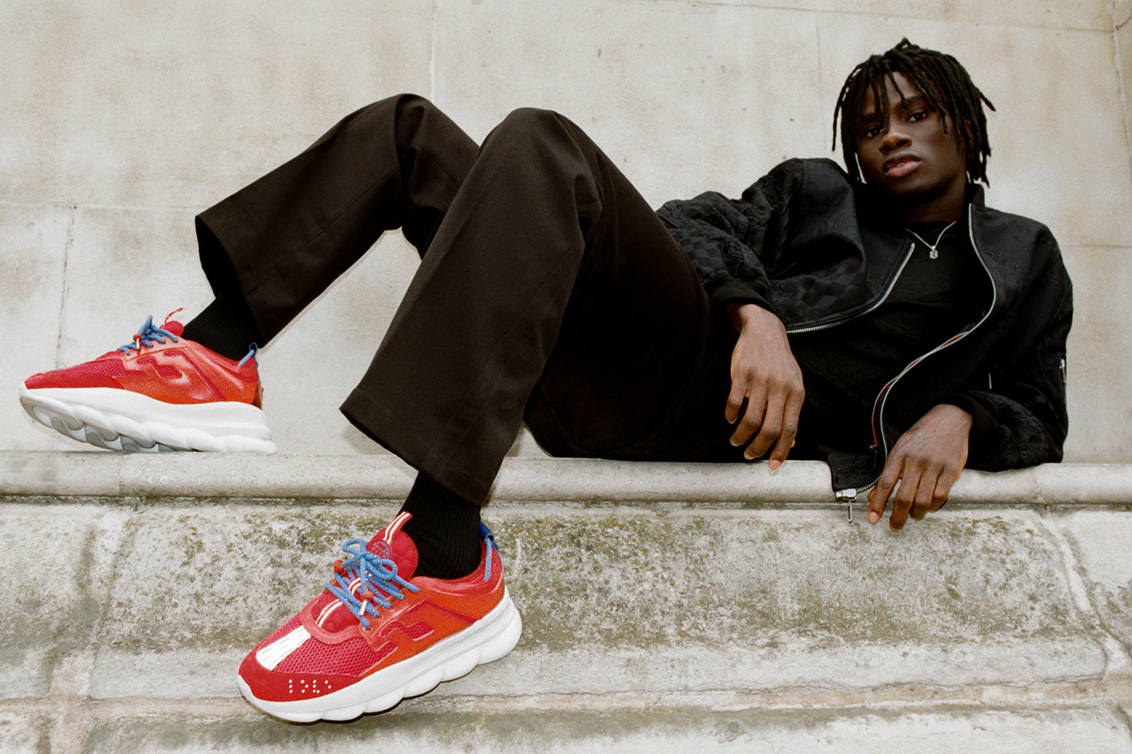 Versace’nin Yeni Sneaker Koleksiyonu: Chain Reaction