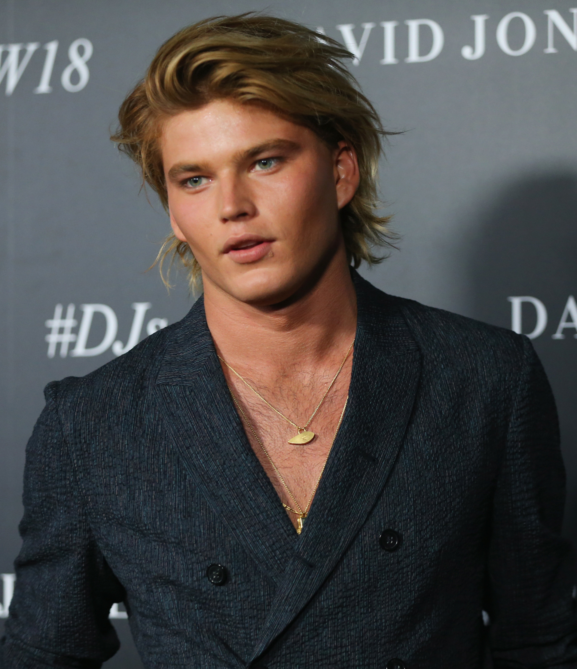 Eforsuz, Dağınık ve Cool Saçların Yeni İlhamı: Jordan Barrett