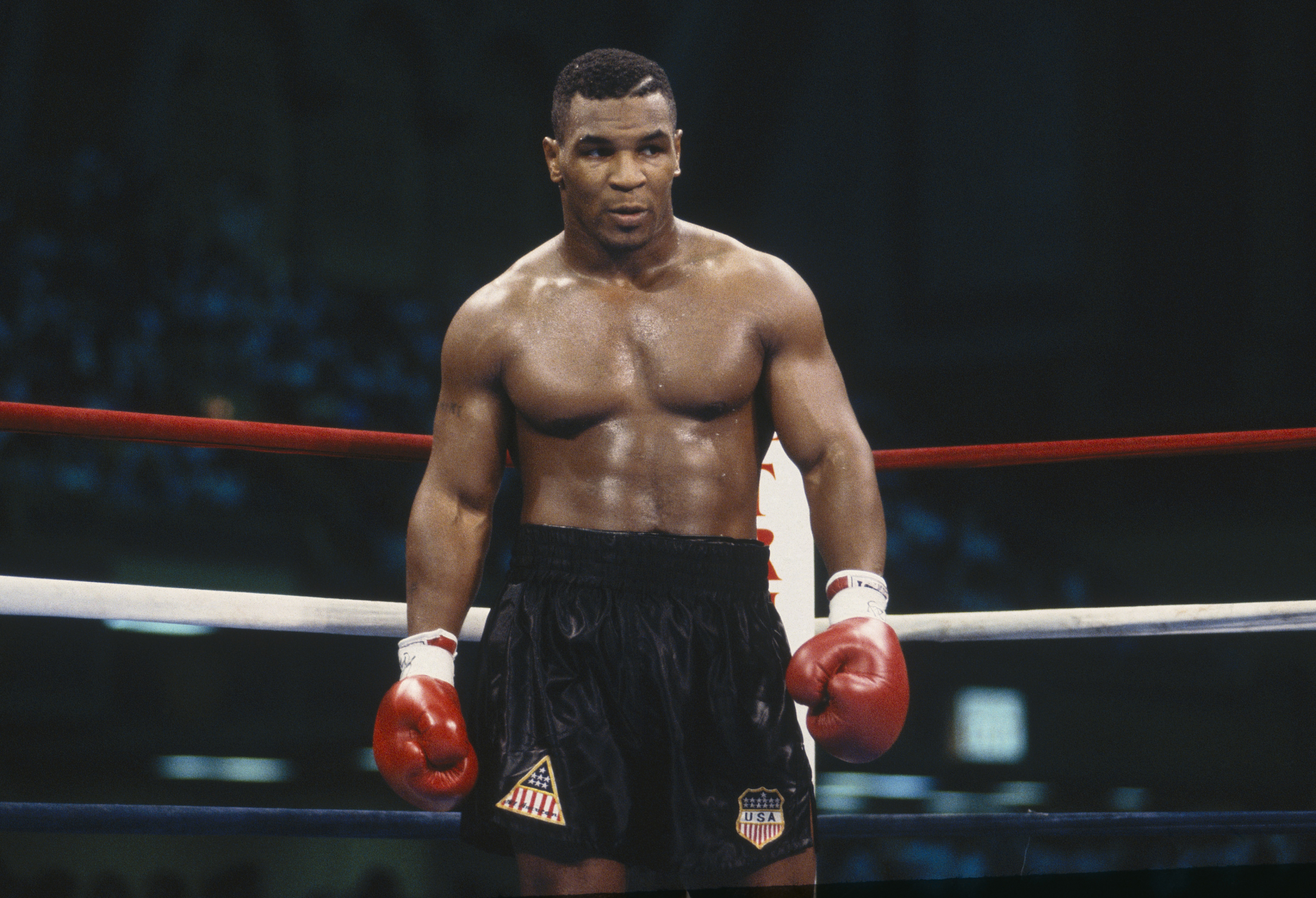 Mike Tyson 15 Yıl Sonra Ringe ve Manşetlere Dönüyor