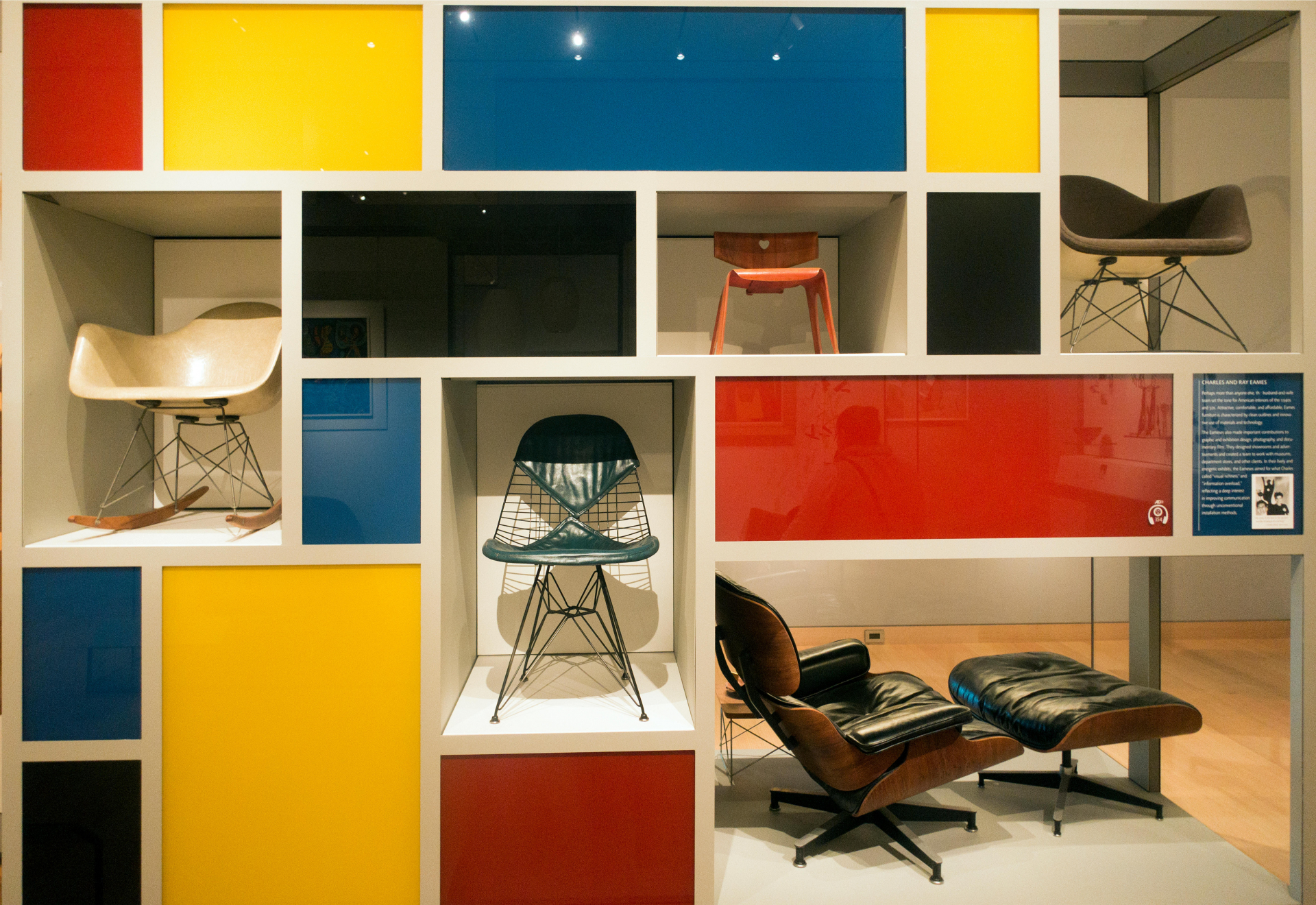 Eames Tasarımları: O Sandalyenin ve Yaratıcılarının Hikayesi
