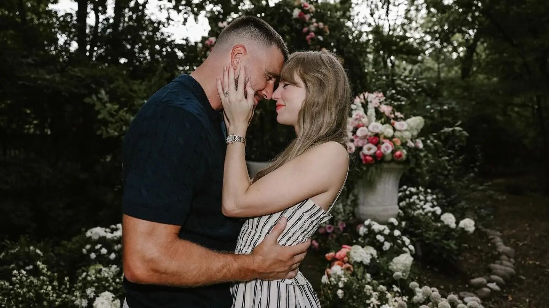 Taylor Swift’in Pırlantalı Nişan Saati