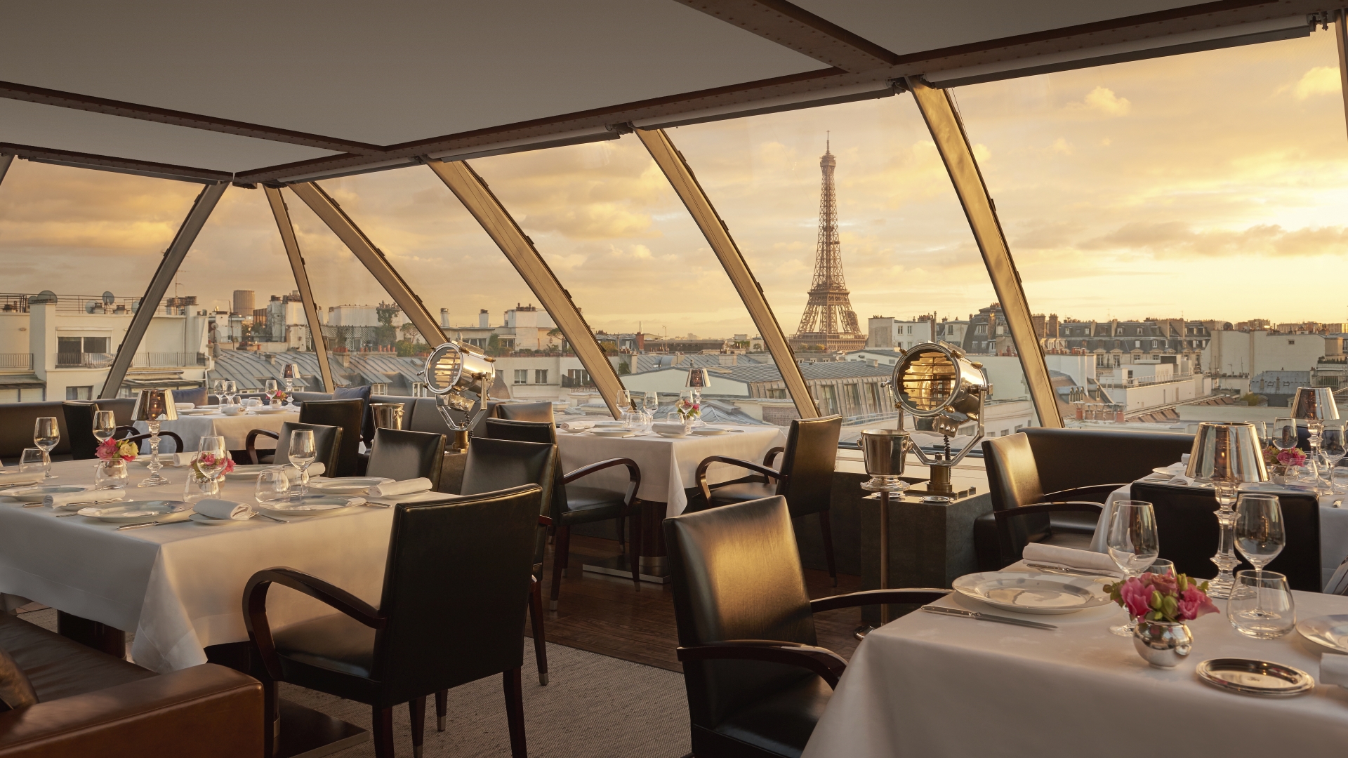 L'Oiseau Blanc: Paris'in Zirvesinde Lezzet ve Zerafetin Buluşma Noktası