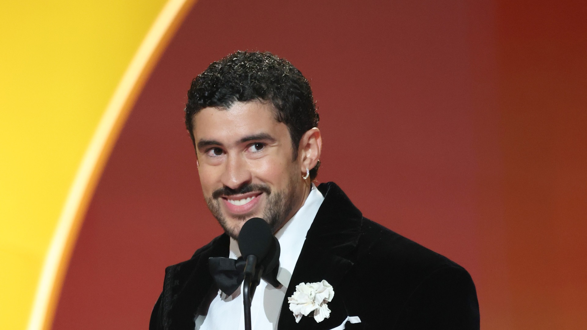 Bad Bunny’nin Smokini de Grammy Gecesi'nde Tarih Yazdı