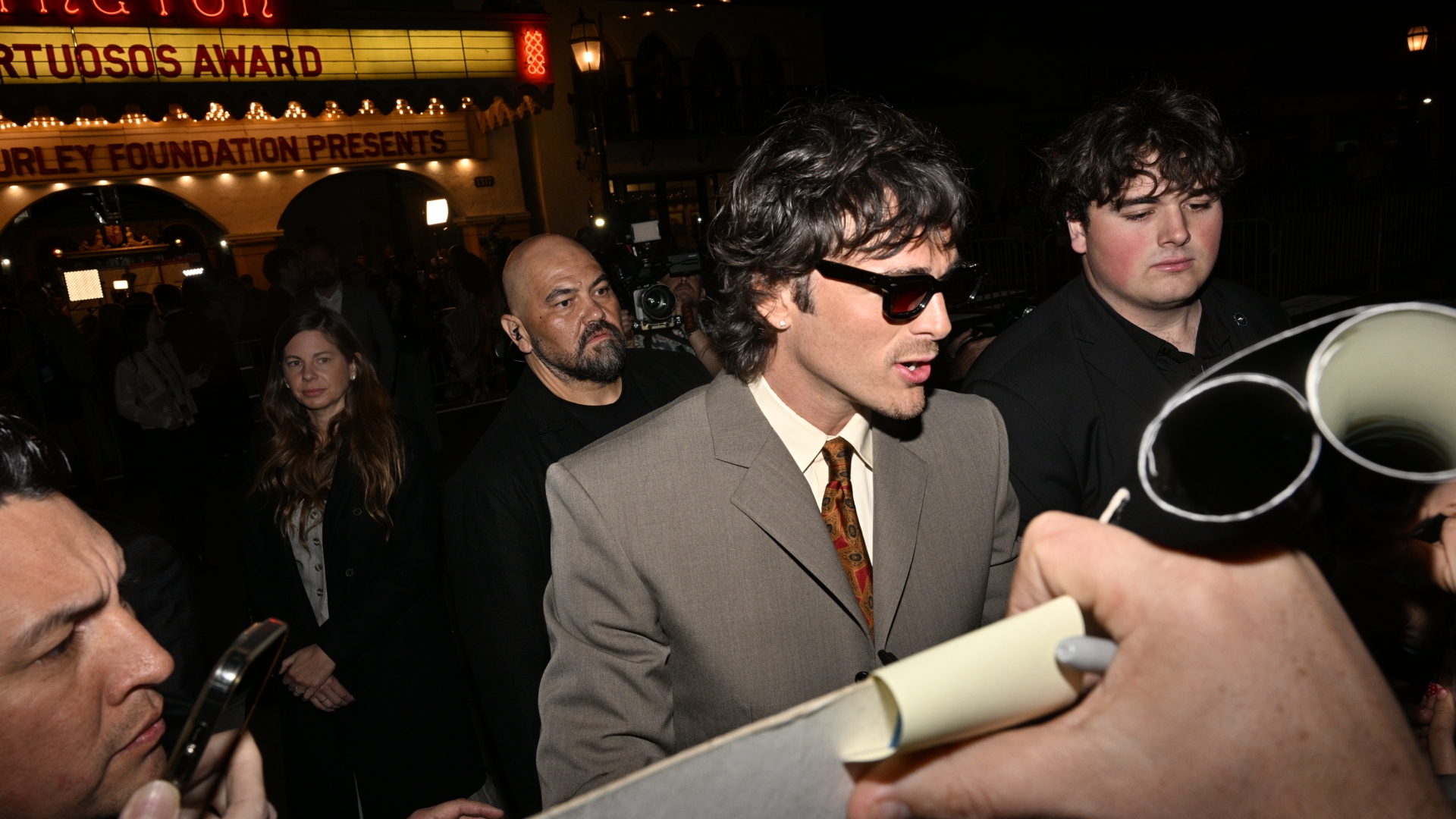 Jacob Elordi 1996’da Seçime Giriyormuş Gibi Giyiniyor