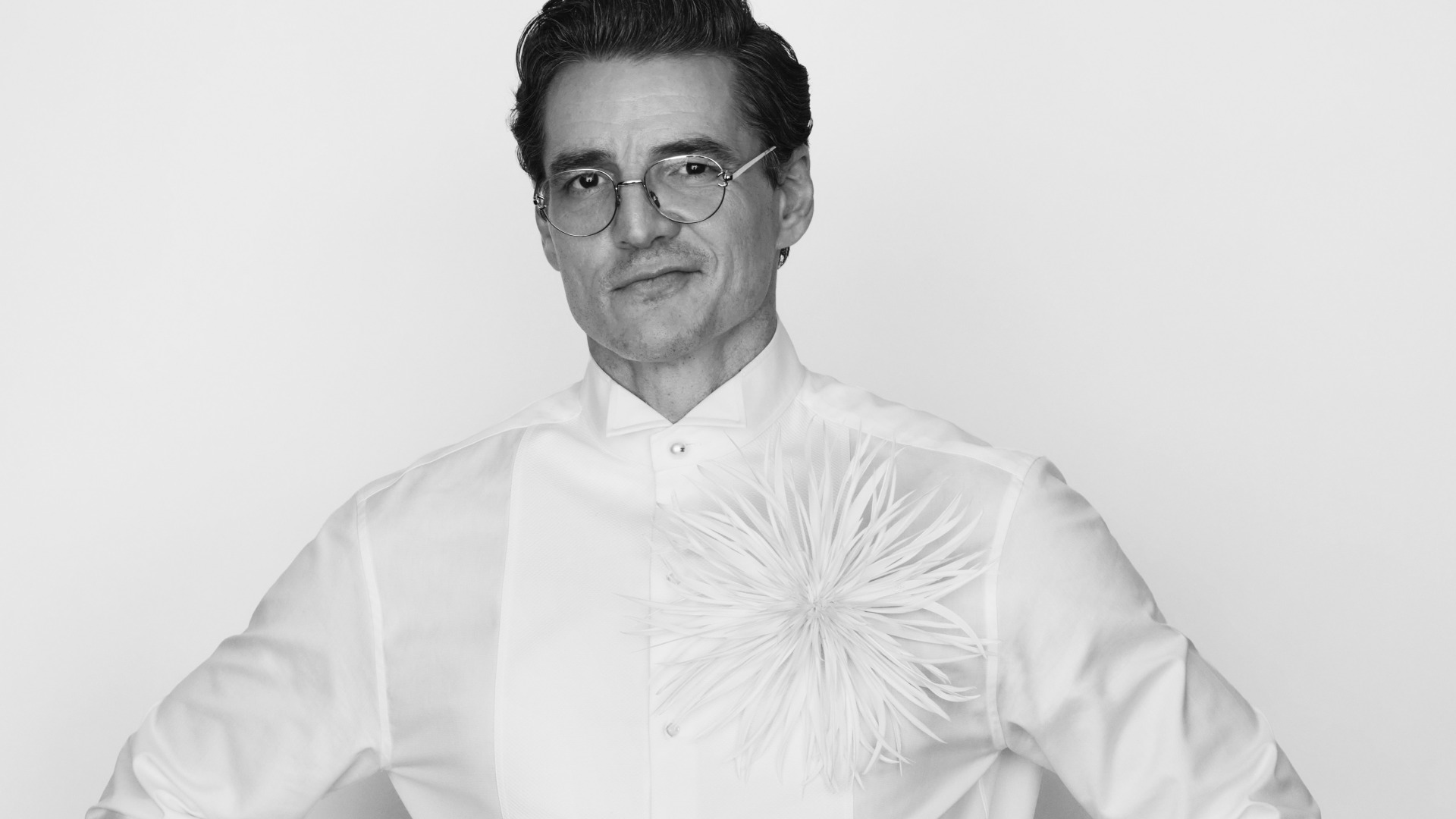 Pedro Pascal Oscar Kırmızı Halısında Chanel ile Ceketsiz Bir Stil Tercih Etti