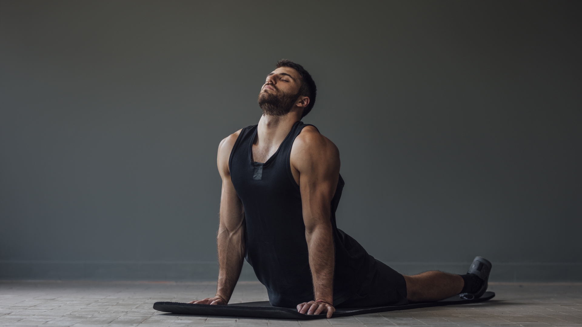 Oturarak Çalışıyorsanız ve Ağrıları Önlemek İstiyorsanız Yapmanız Gereken 4 Egzersiz